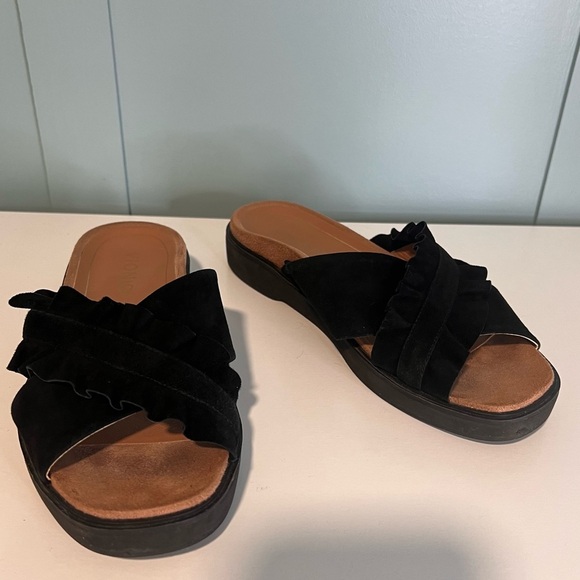 Vionic Leila Azalea Suede Ruffled Criss Cross Slides. Size 6 1/2. - Picture 3 of 12